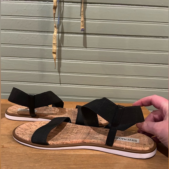 STEVE MADDEN Women's Black Strap/Cork Bed Sandal Size 9 - Picture 2 of 3